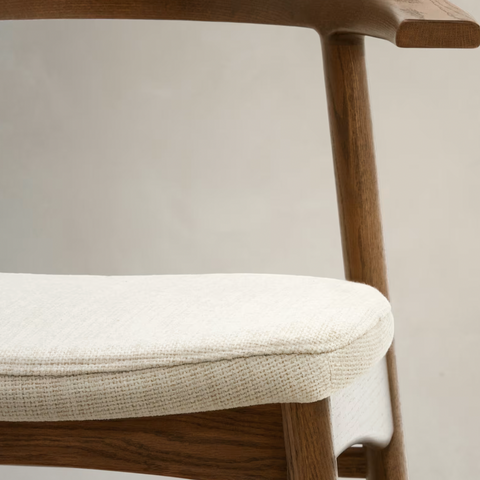 Mons stoel / donkere eik / gestoffeerde zitting