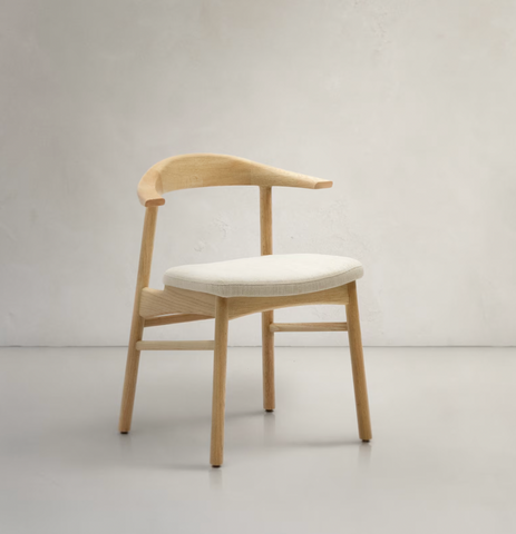 Mons stoel / donkere eik / gestoffeerde zitting