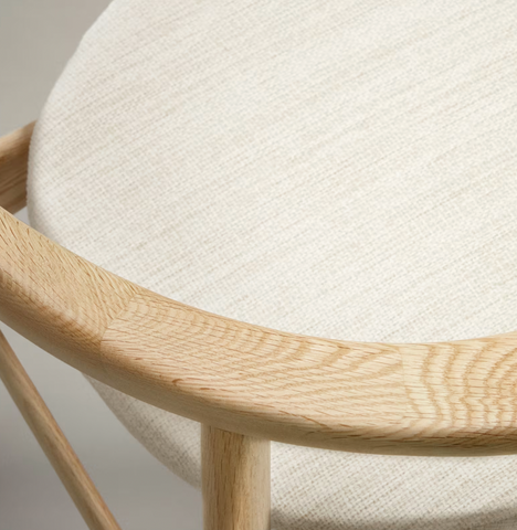 Mons stoel / donkere eik / gestoffeerde zitting