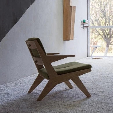 Toggle easy chair