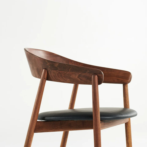 Janu met armsteun - walnoot