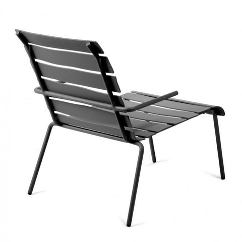 ALIGNED OUTDOOR LOUNGE