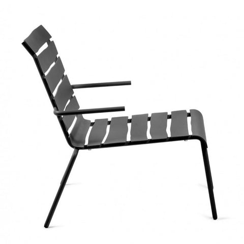 ALIGNED OUTDOOR LOUNGE