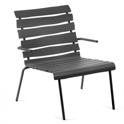 ALIGNED OUTDOOR LOUNGE