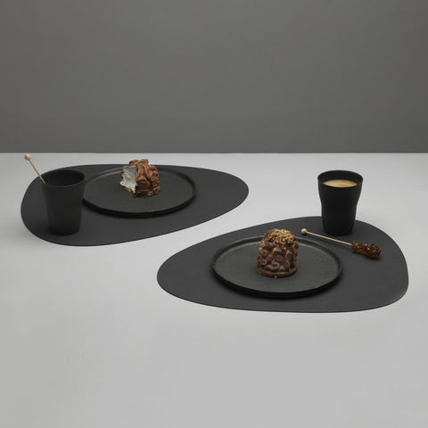 Leather table mat - curve nupo black